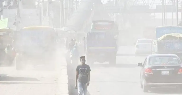 বায়ুদূষণে শীর্ষে ঢাকা